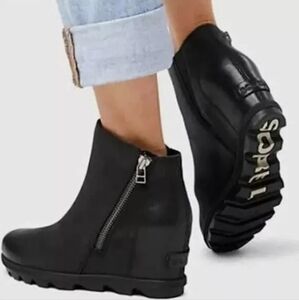 Sorel Black Ankle Boots with Silver Zipper